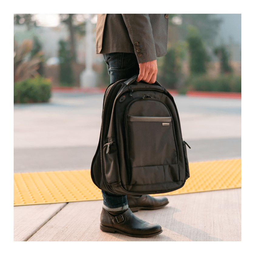 Mochila kensington contour backpack 17 store
